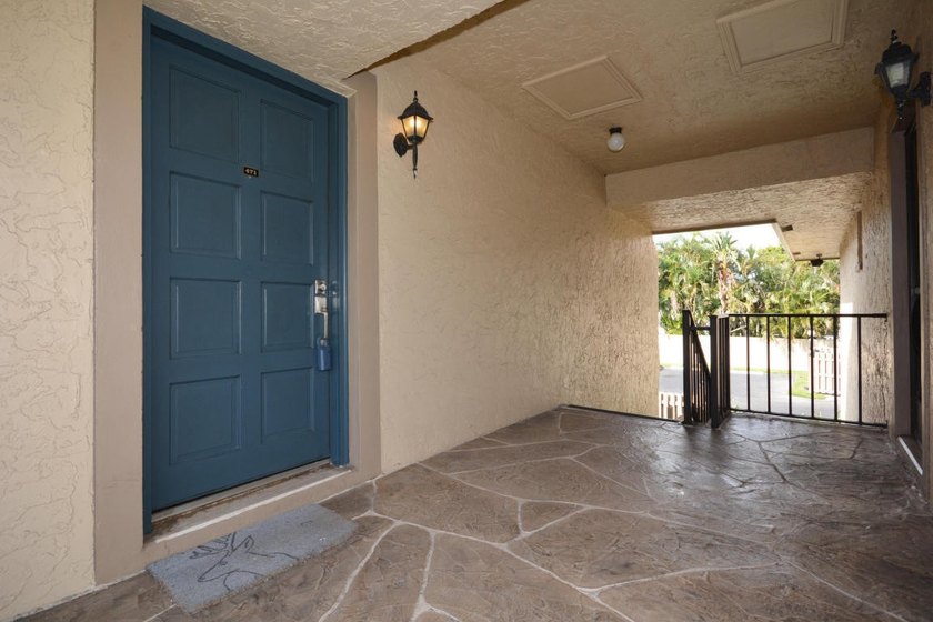 Welcome to this thoughtfully designed two-bedroom, two-bathroom - photo 17