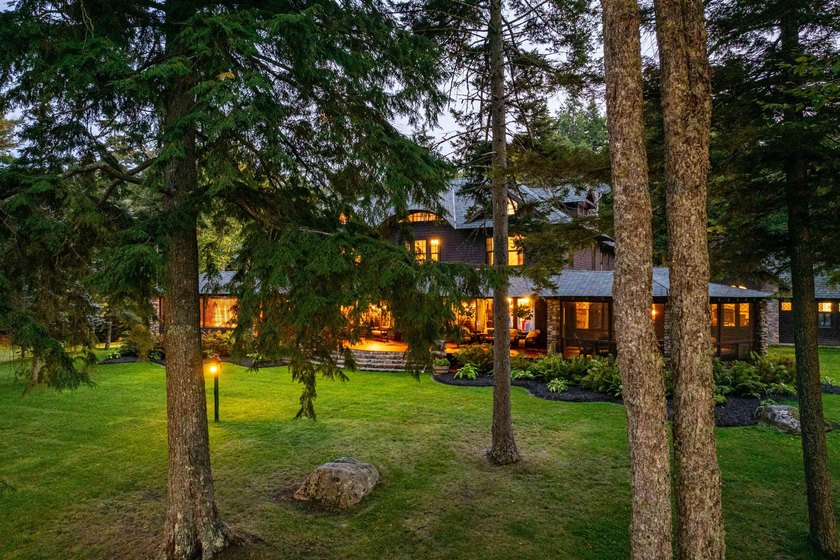 'Tojenka' is a rare Big Moose Lake estate offering an - photo 4