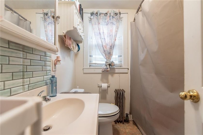 Why Rent! Vinyl Sided 5 Room Ranch located in the Lakewood - photo 13