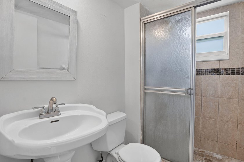 Welcome to this impeccably maintained 2 bedroom, 2 bathroom - photo 32