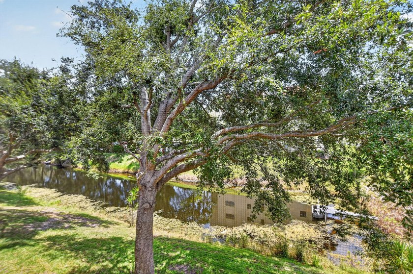 Welcome to this impeccably maintained 2 bedroom, 2 bathroom - photo 34