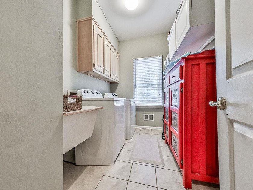 Nestled in the highly sought-after Eagle Watch community in - photo 41