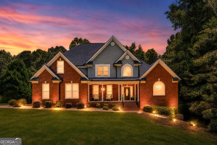 Welcome to this exceptional, one-owner lakefront home, offered - photo 2