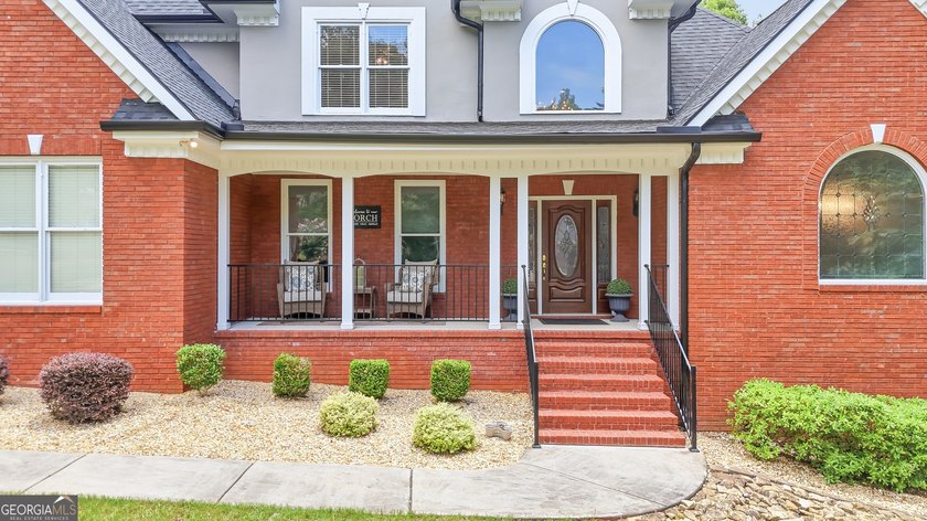 Welcome to this exceptional, one-owner lakefront home, offered - photo 4