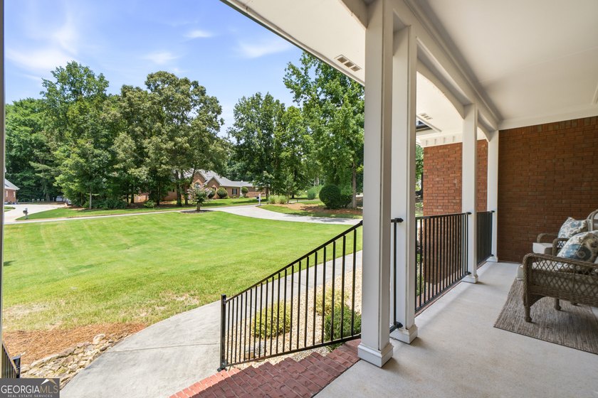 Welcome to this exceptional, one-owner lakefront home, offered - photo 5
