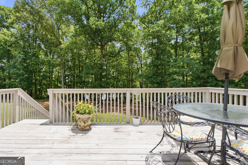 Welcome to this exceptional, one-owner lakefront home, offered - photo 10