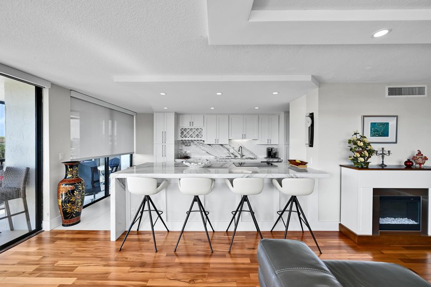 Experience the ultimate Florida lifestyle in this stunning 3/2 - photo 4