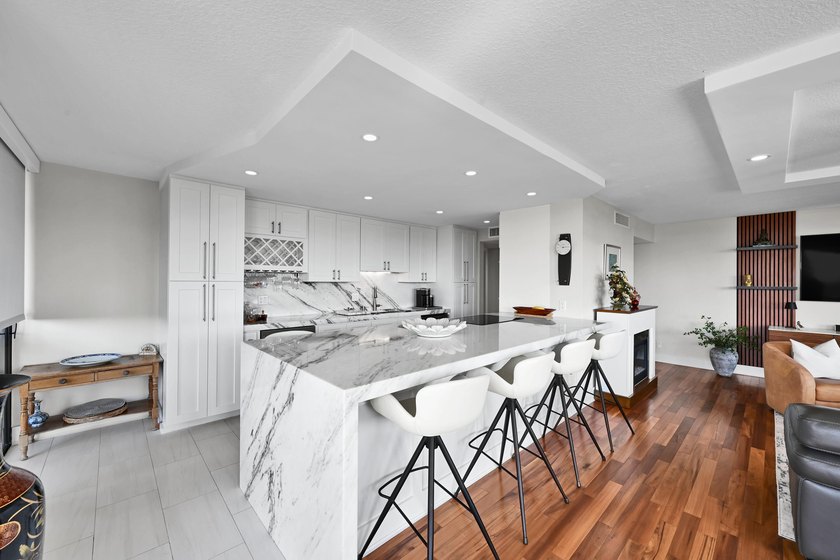 Experience the ultimate Florida lifestyle in this stunning 3/2 - photo 5
