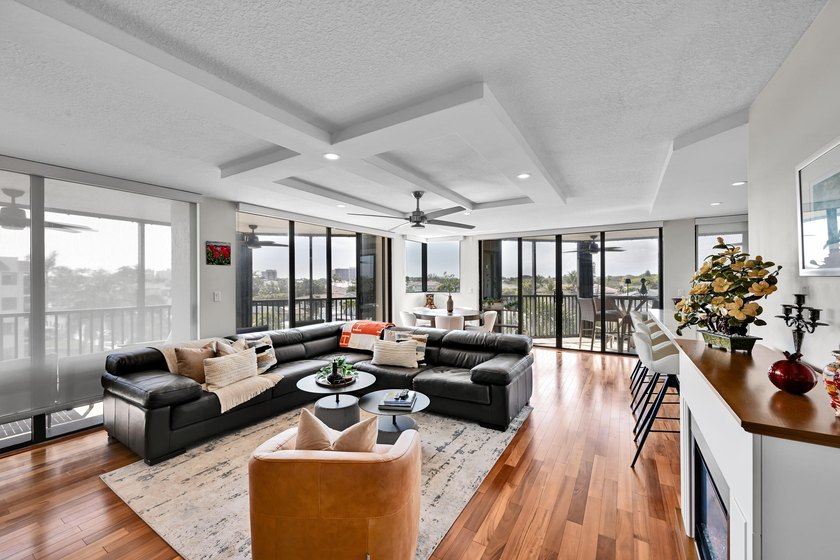 Experience the ultimate Florida lifestyle in this stunning 3/2 - photo 7