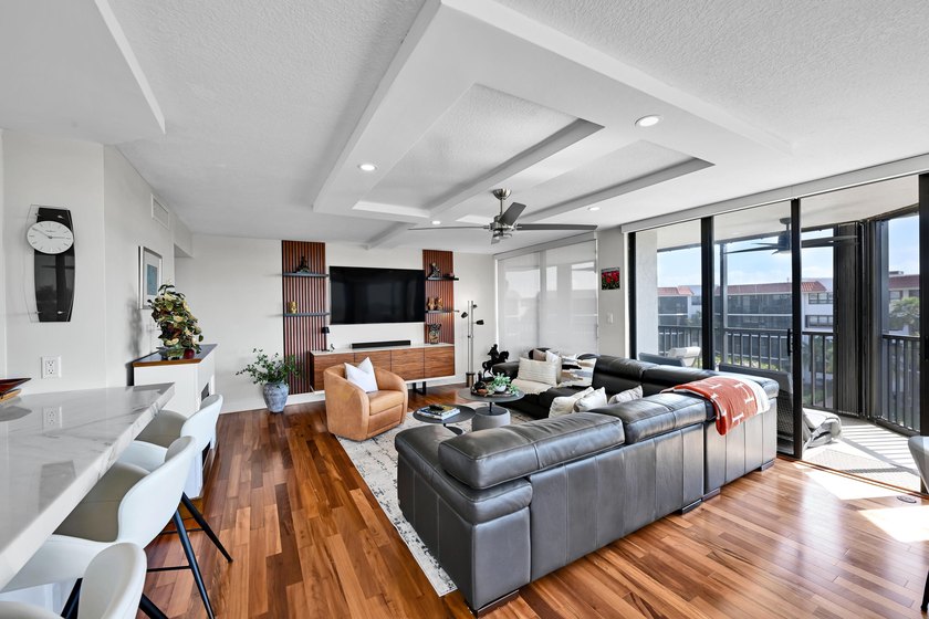 Experience the ultimate Florida lifestyle in this stunning 3/2 - photo 8