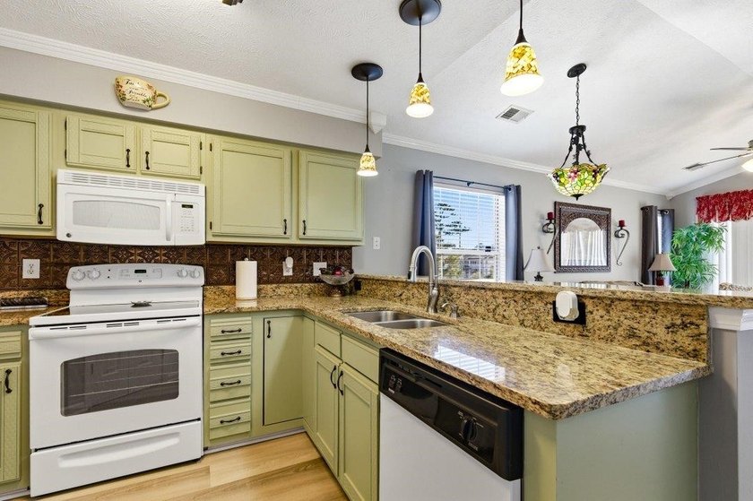 Attention to detail shines throughout this charming, fully - photo 9