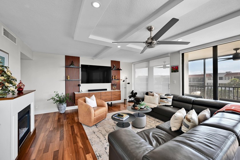 Experience the ultimate Florida lifestyle in this stunning 3/2 - photo 9