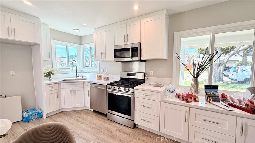 PROPERTY WILL DELIVER VACANT, Extensively renovated in 2024 - photo 13