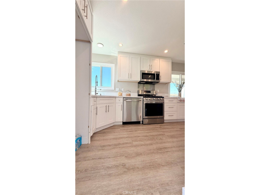 PROPERTY WILL DELIVER VACANT, Extensively renovated in 2024 - photo 26