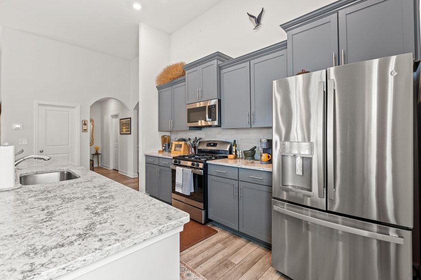 Come enjoy the wonderful lifestyle in the community of Cypress - photo 8