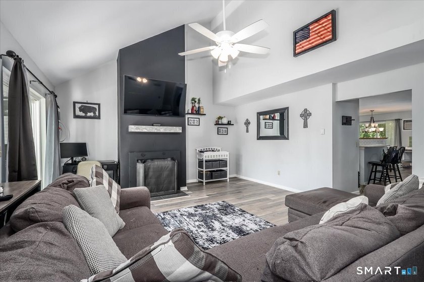 Welcome to this well-maintained and move-in ready condominium - photo 11