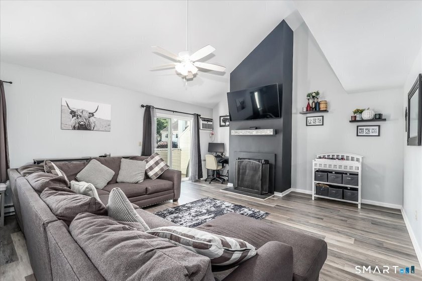 Welcome to this well-maintained and move-in ready condominium - photo 12