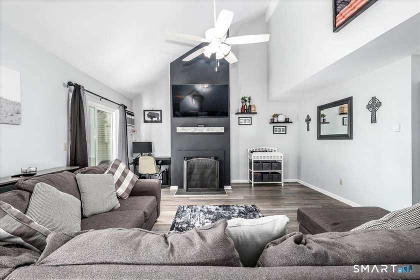 Welcome to this well-maintained and move-in ready condominium - photo 13
