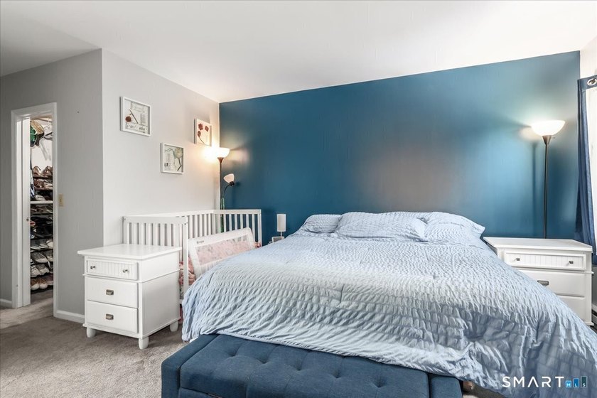 Welcome to this well-maintained and move-in ready condominium - photo 16