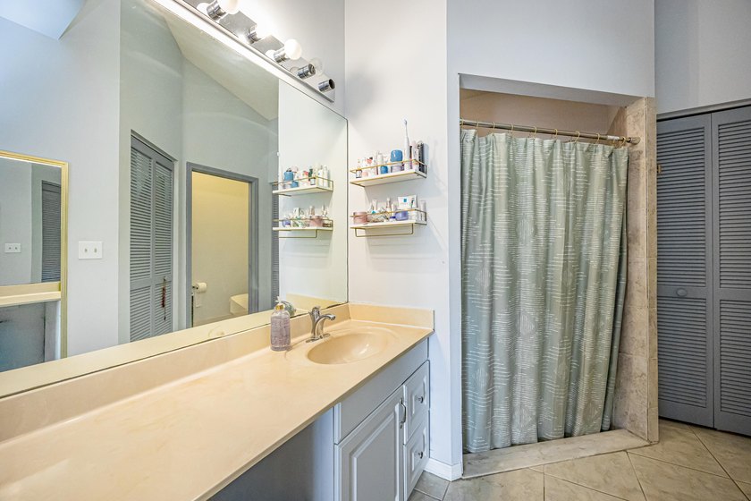 Welcome to a beautifully updated 2-bedroom, 2-bathroom home - photo 16