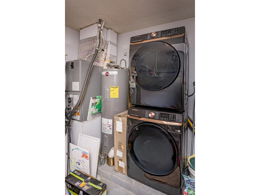 Welcome to a beautifully updated 2-bedroom, 2-bathroom home - photo 20