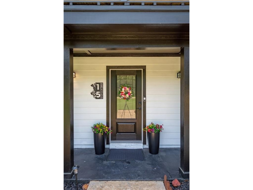 Distinctive architecture, extensive updates, and inviting - photo 7
