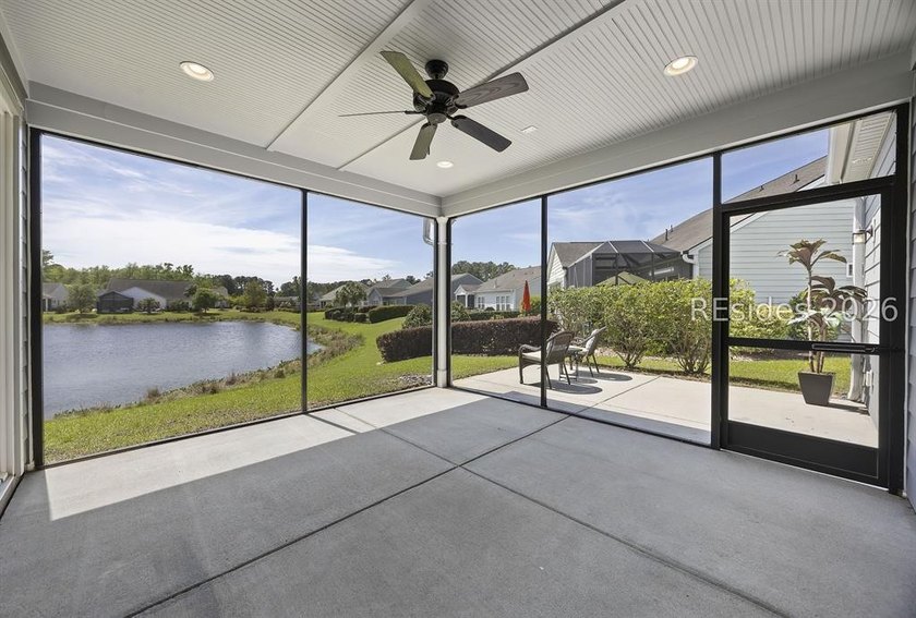 Rare single-story ranch home with FULL lagoon frontage on an 11 - photo 2