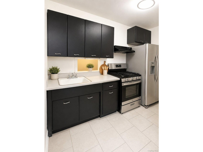 Welcome to 1010 Sherman Avenue, a well-maintained co-op building - photo 3