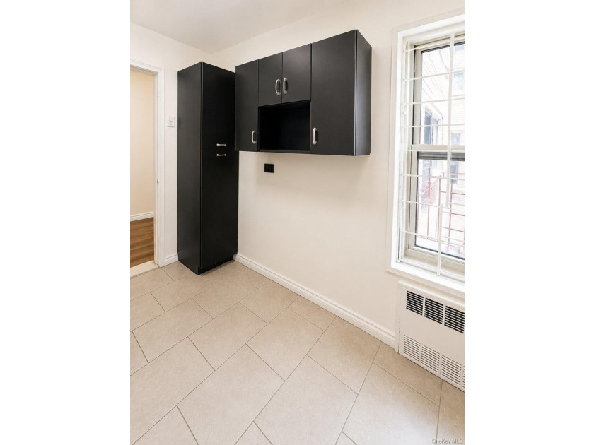 Welcome to 1010 Sherman Avenue, a well-maintained co-op building - photo 4
