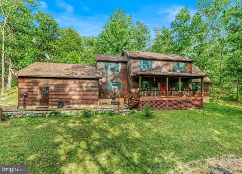 This custom Cape Cod offers approximately 2,600 square feet set - photo 2