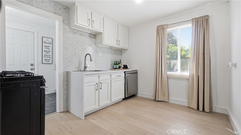 LIVE IN ONE, RENT THE OTHER!! 2 Homes + Large LOT + INCOME - photo 10