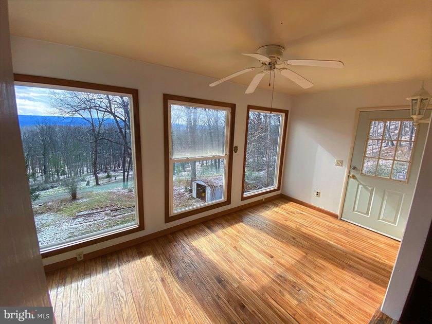 *Springfield Cabin* - Nestled along the hillside in scenic - photo 8