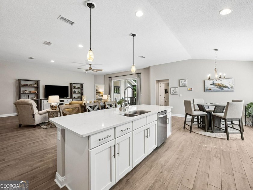 * Move-In Ready 4-Bedroom Home in Gated Osprey Cove - Your - photo 9