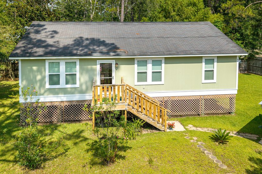 Charming 3-bedroom, 2-bath home, built in 2017, and perfectly - photo 3
