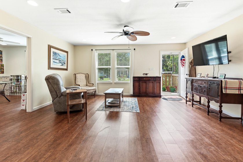 Charming 3-bedroom, 2-bath home, built in 2017, and perfectly - photo 8