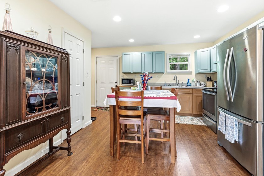 Charming 3-bedroom, 2-bath home, built in 2017, and perfectly - photo 10