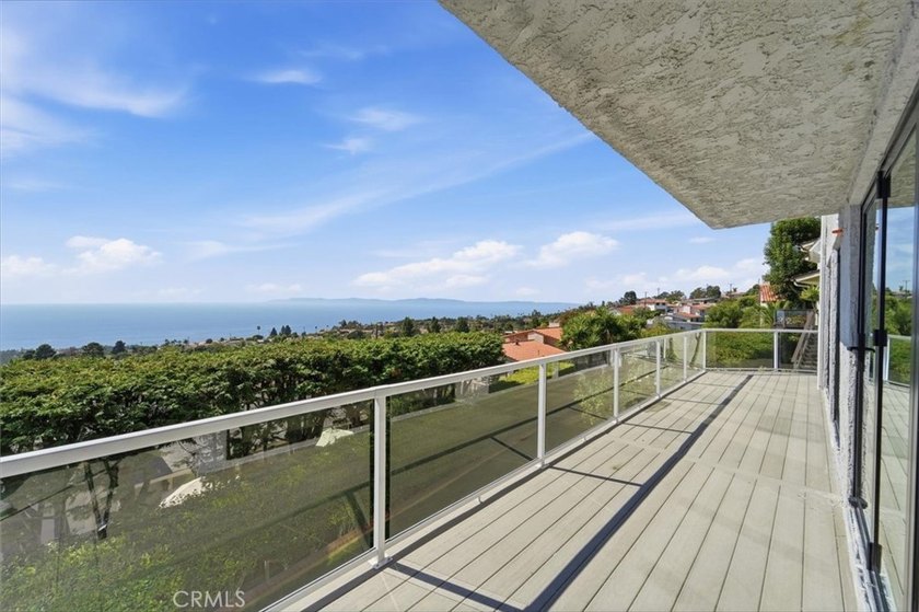 Panoramic ocean views stretching from Catalina Island to Malibu - photo 4
