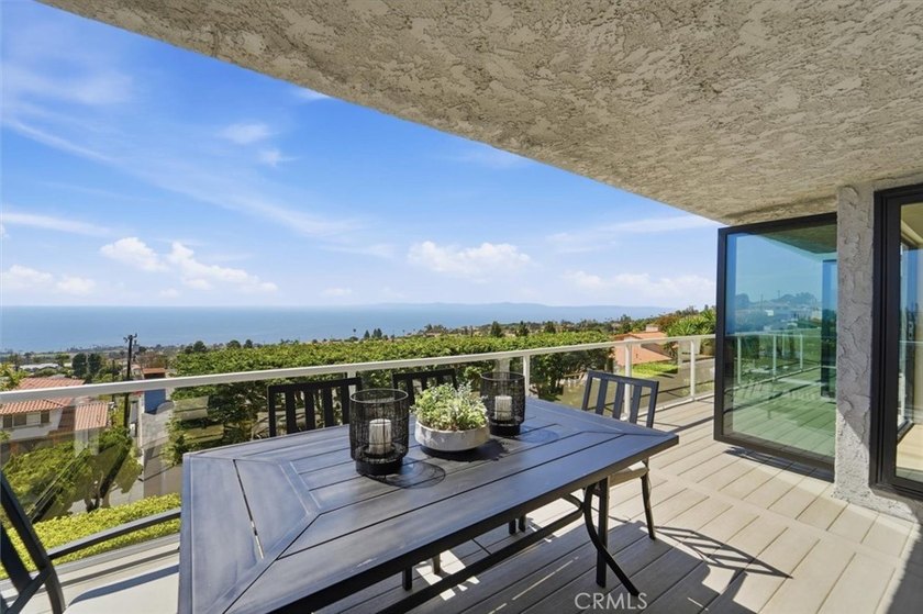 Panoramic ocean views stretching from Catalina Island to Malibu - photo 9
