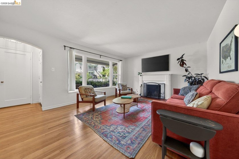 Imagine a home where comfort, warmth, and charm embrace you - photo 11