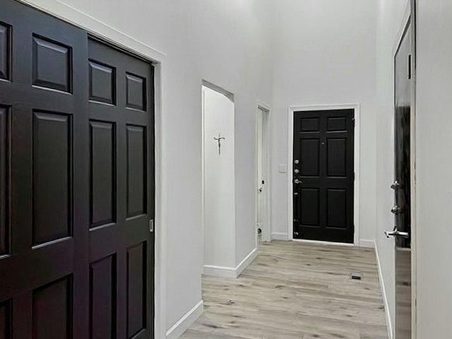 Immaculately maintained two-story end unit in demand Plymouth - photo 4