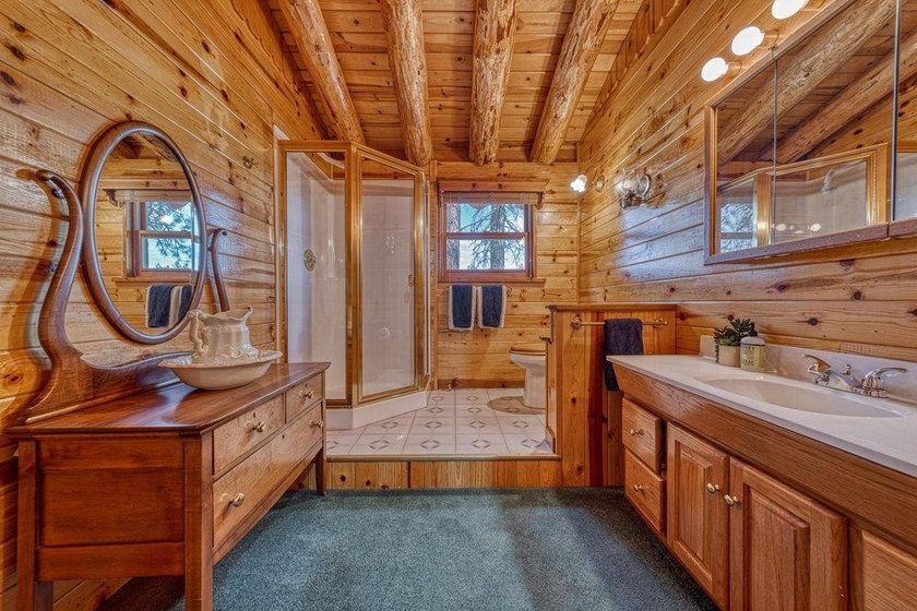 Absolutely beautiful log home in Chester. Every detail - photo 20