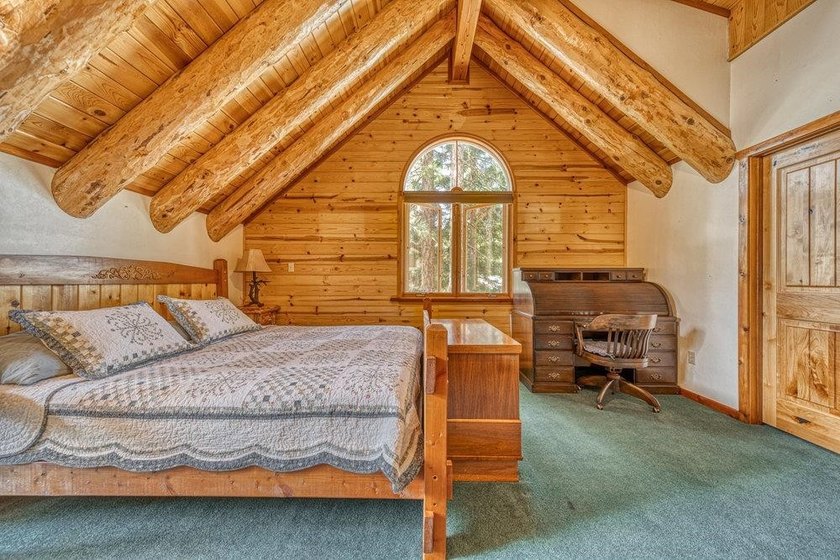 Absolutely beautiful log home in Chester. Every detail - photo 24