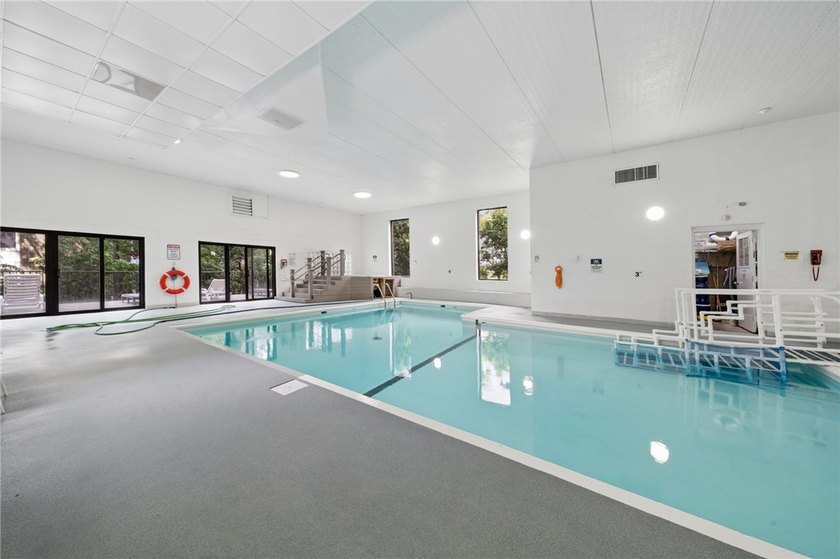 MOVE-IN CONDITION! OPEN CONCEPT! INCREDIBLE VIEWS! Enjoy low - photo 31