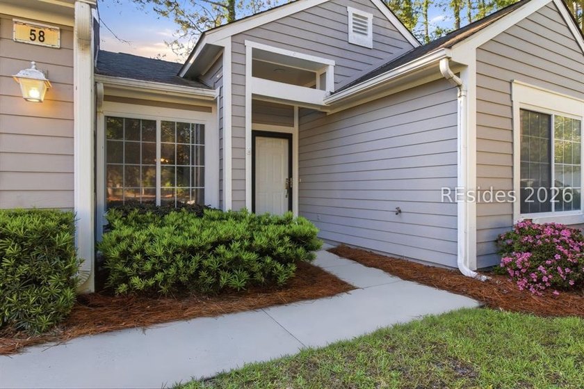 Enjoy low maintenance living in Sun City with this spacious - photo 2