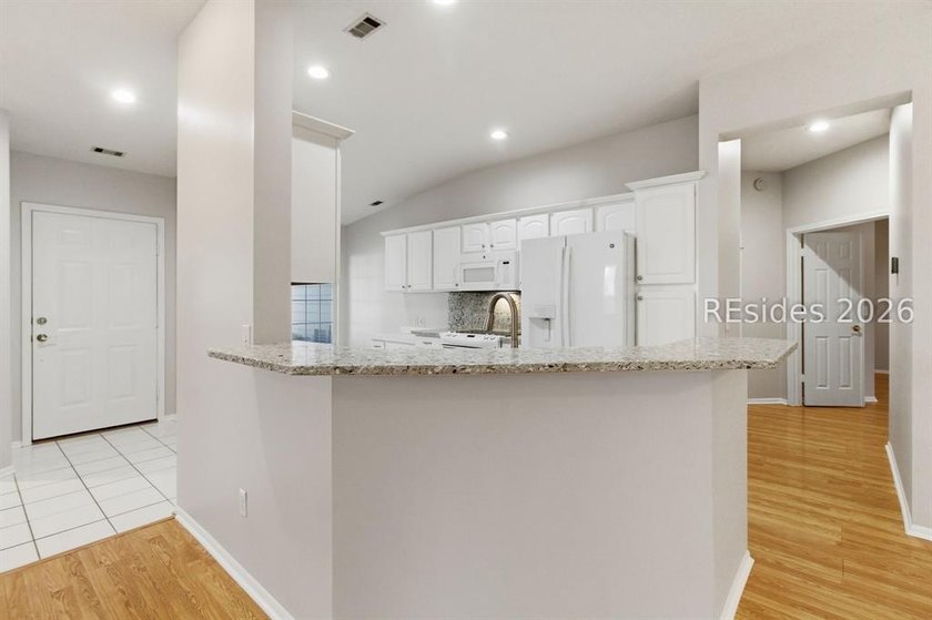 Enjoy low maintenance living in Sun City with this spacious - photo 8