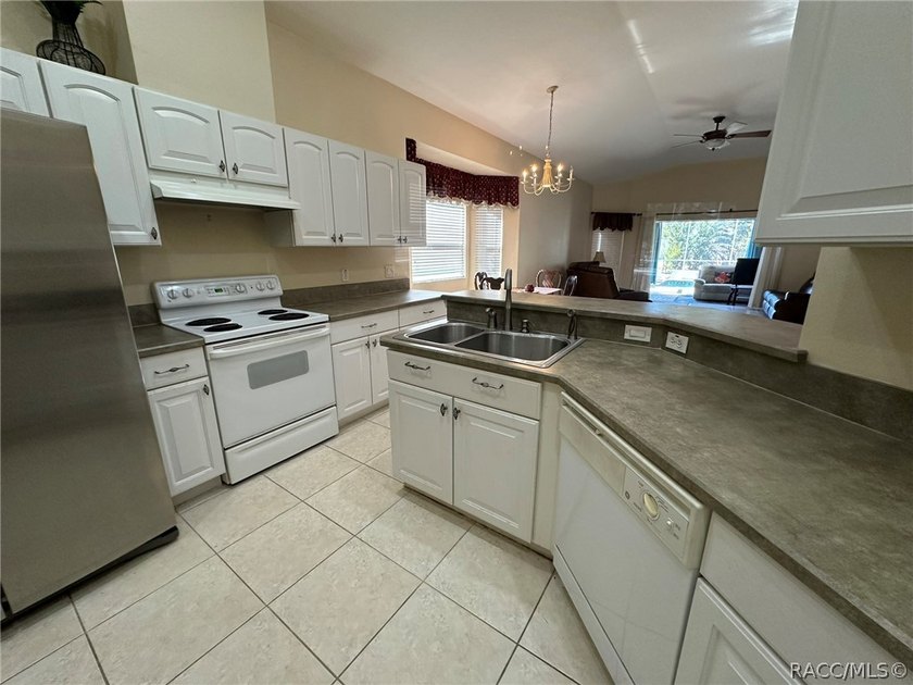 Florida Living at its best! As you enter this 3 bedroom 2 bath - photo 12