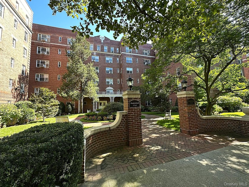 Forest Hills South * 1350 SF *Rare 3BR/2BATH* Ultimate Blank - photo 3