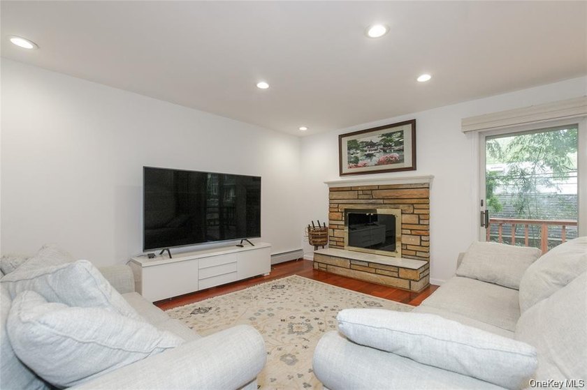 GREAT NECK ESTATES SOUTH FACING COLONIAL WITHIN CLOSE PROXIMITY - photo 13