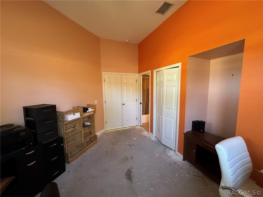 Florida Living at its best! As you enter this 3 bedroom 2 bath - photo 14
