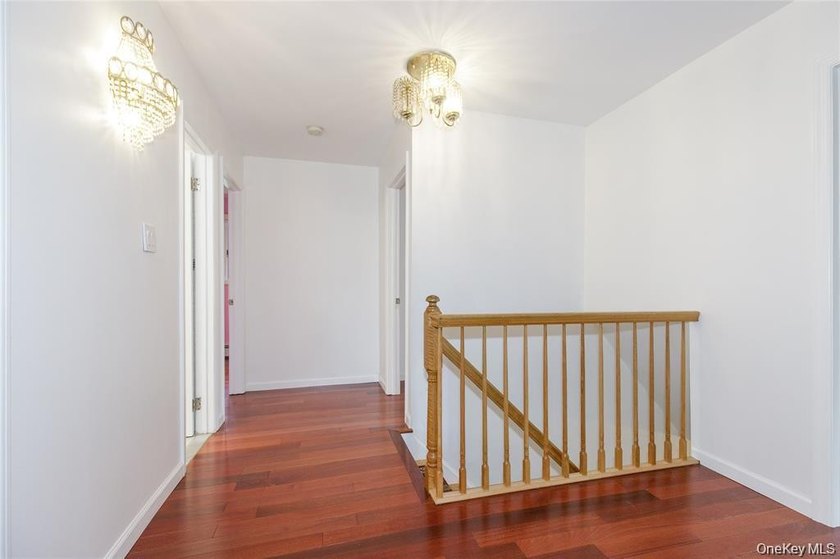 GREAT NECK ESTATES SOUTH FACING COLONIAL WITHIN CLOSE PROXIMITY - photo 17